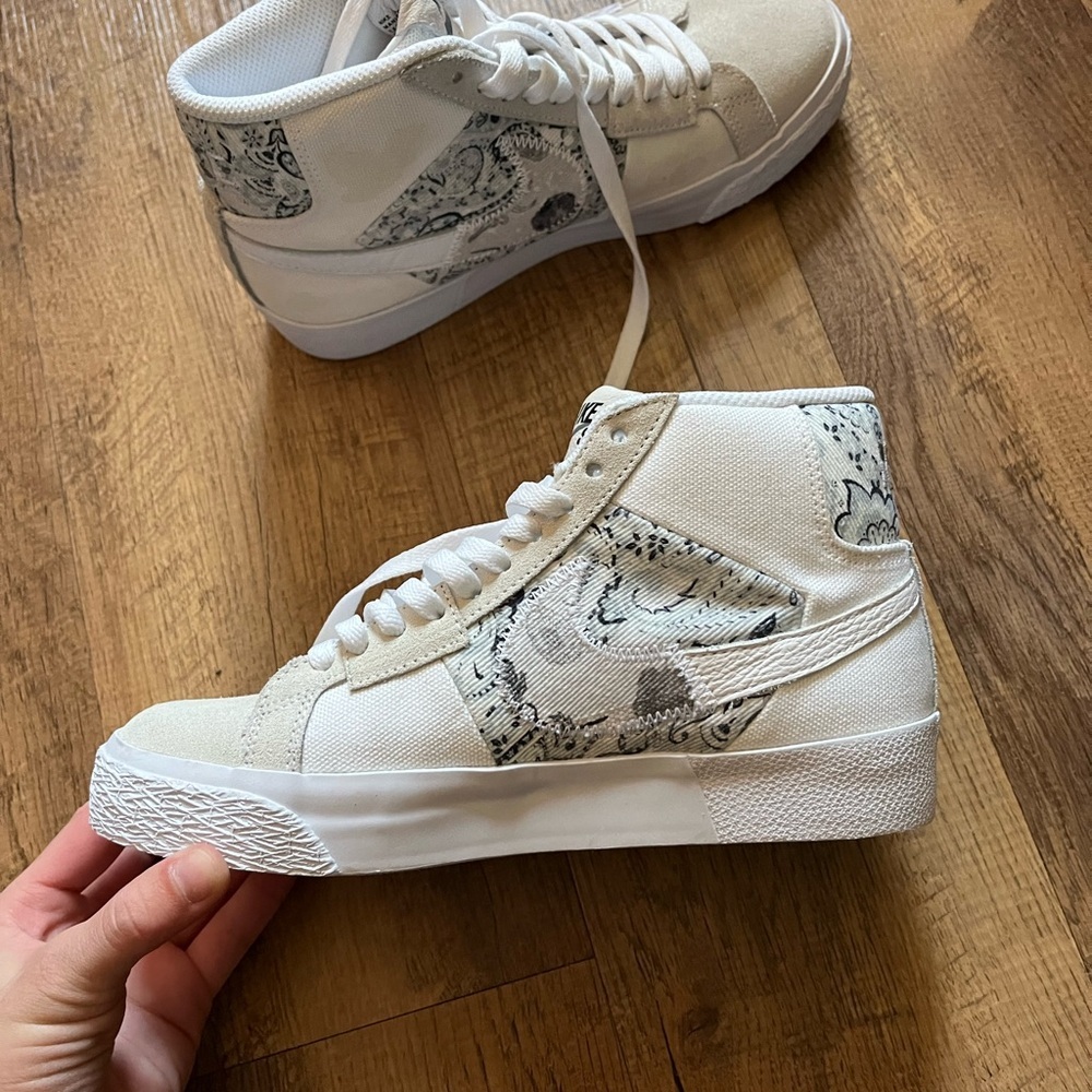 Nike Sneaker - Picture 3 of 8